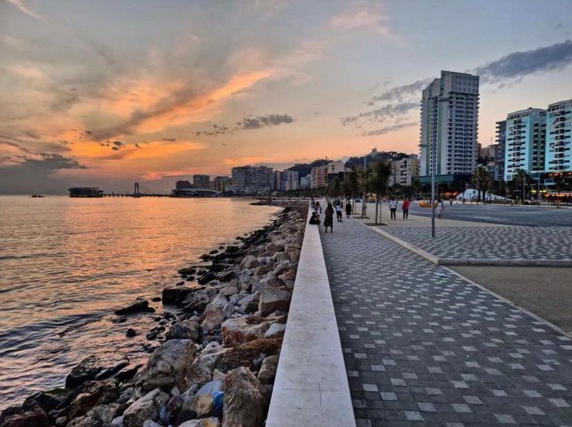 Lovely Studio Apartment Beachfront Durrës Eksteriør bilde